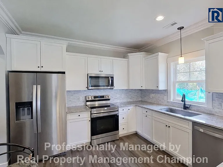 241 E Ivybridge Dr — Photo 6
