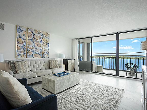 3rd image of 124 Lakeshore Dr APT 929