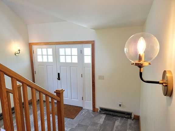 3rd image of 10 Bruggeman Ct