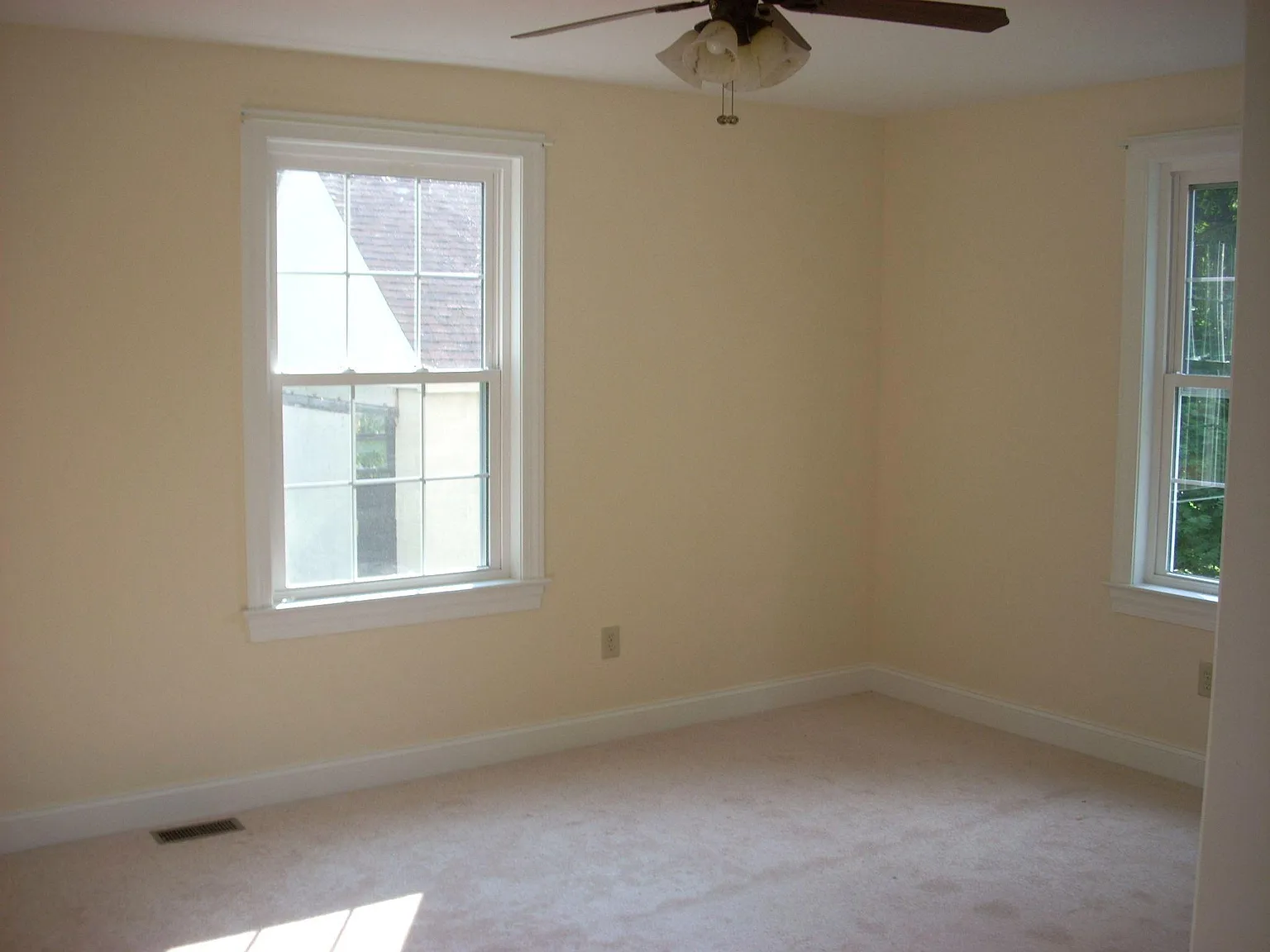 121 Station Rd — Photo 3