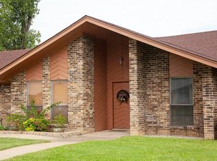 805 W 10th St, Clarksville, TX 75426