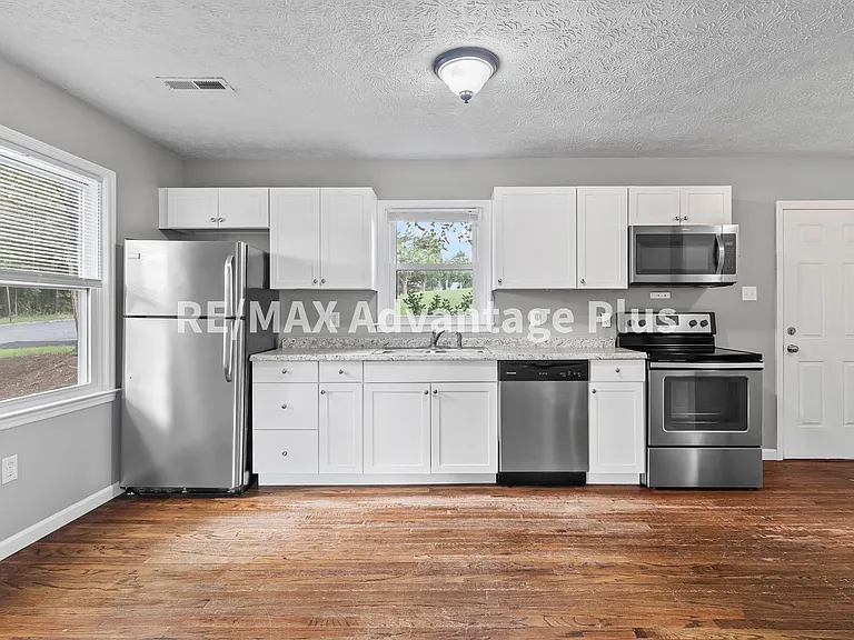200 Gross St — Photo 9