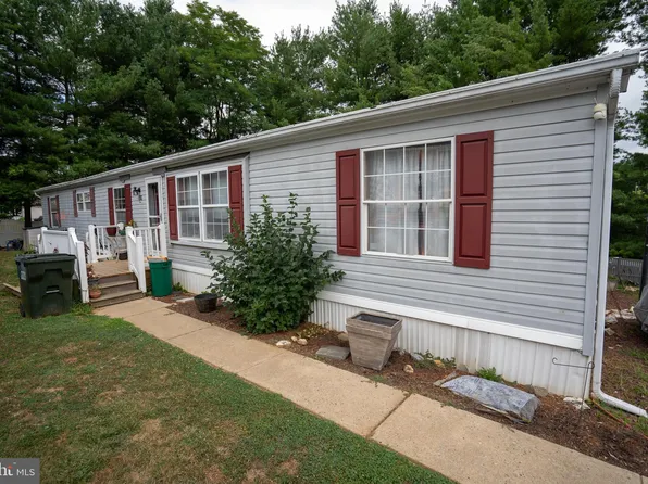 100 Springfield Ct, Lancaster, PA 17603