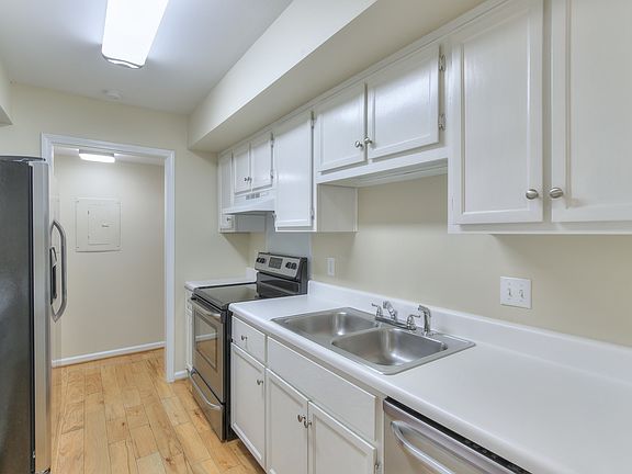 4th image of 233 Westfield Dr #1