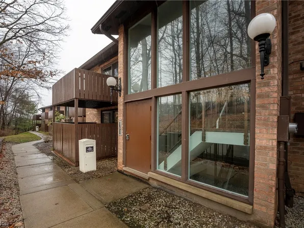 6885 Carriage Hill Dr Unit E65, Brecksville, OH 44141