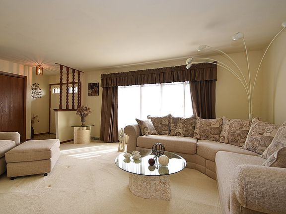 4th image of 12144 Meadowland Dr