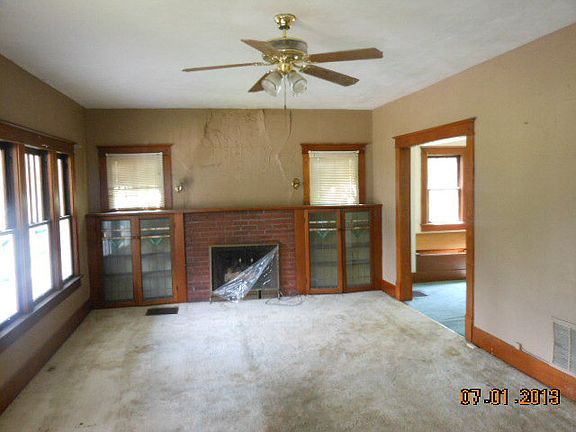 2nd image of 105 W North St
