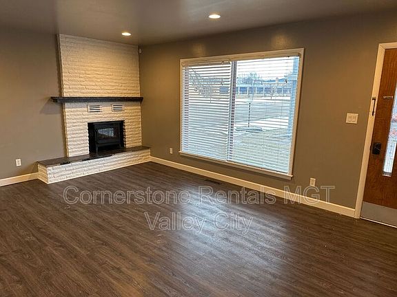 4th image of 647 8th Ave SW
