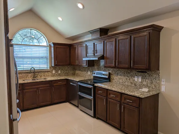 2401 E 27th St, Mission, TX 78574