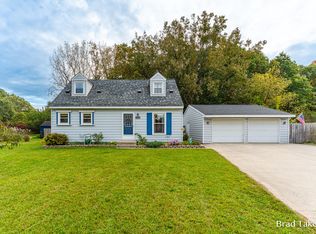 1864 Woodrun Dr SE, Lowell, MI 49331
