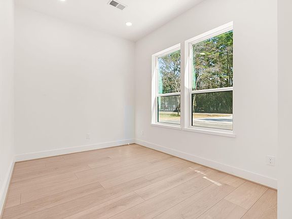 4th image of 311 Mcdaniel Dr