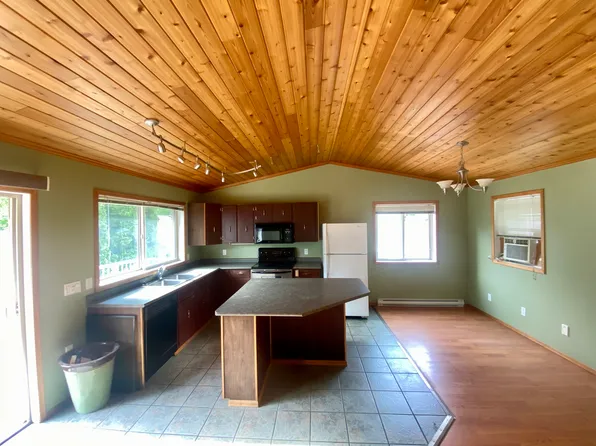 525 Central Ave, Kelowna, BC V1Y 7L8