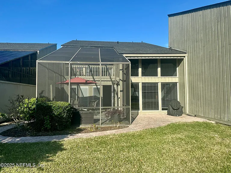 9942 Sawgrass Dr E — Photo 42