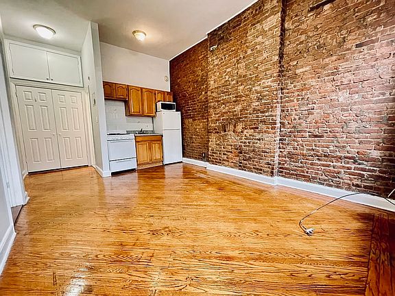 2nd image of 217 Saint Johns Pl APT 4B