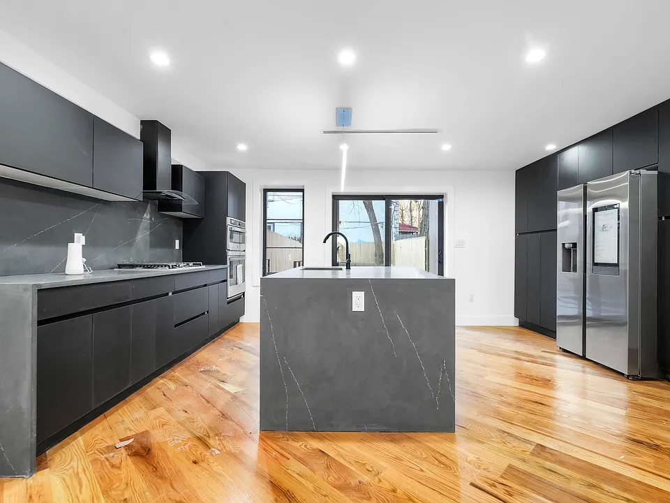 257A Tompkins Ave #1A