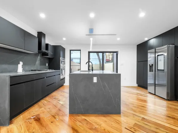 257a Tompkins Avenue image 1 of 13