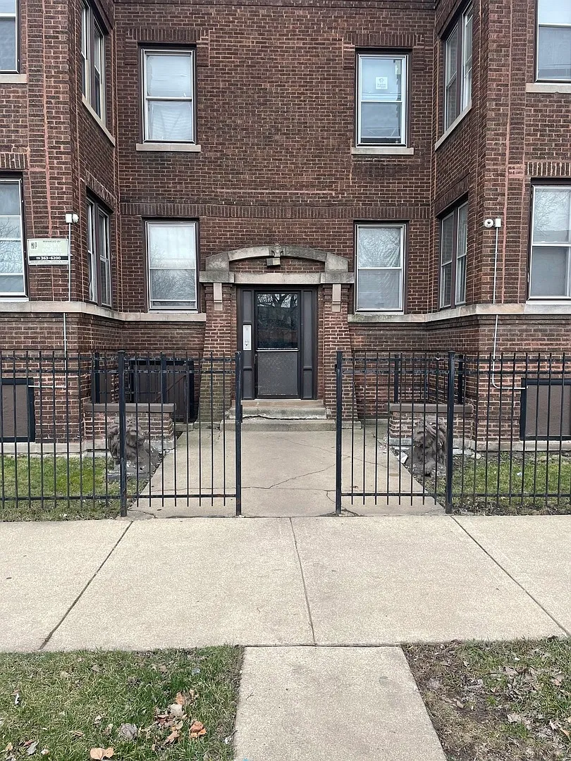 3 bed, 8220 sqft, $1,600 — Photo 1