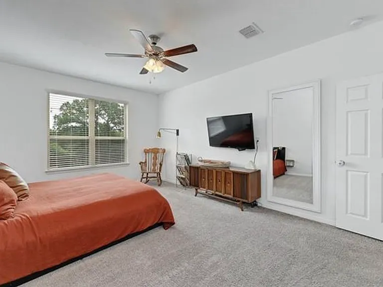 1404 Goldilocks Ln — Photo 15