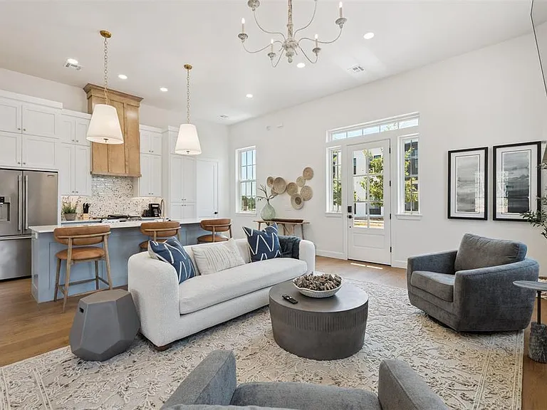 18817 Selah Way — Photo 8