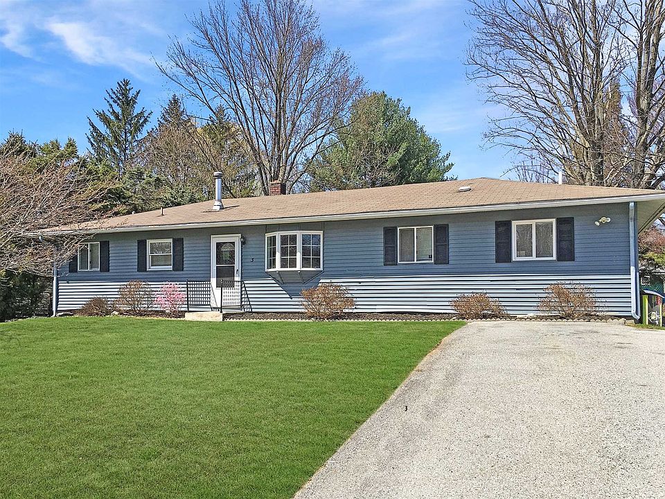 1st image of 3 Sycamore Dr