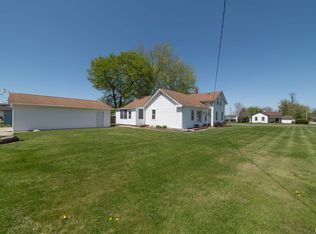 402 2nd St E, Andalusia, IL 61232