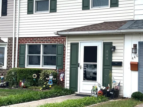 444 Colonial Dr, East Greenville, PA 18041