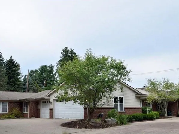4318 Squirrel Rd, Bloomfield Hills, MI 48304