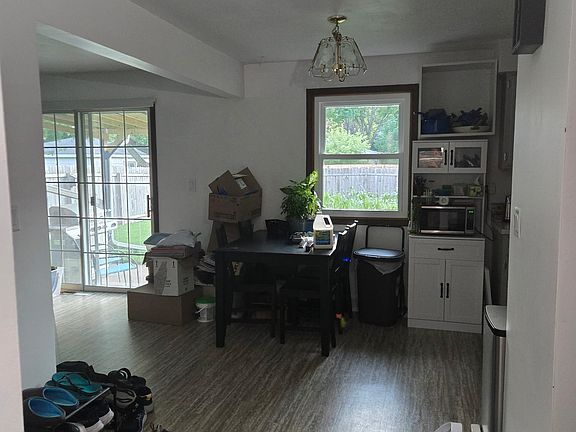 4th image of 727 N Hawthorne Dr