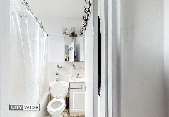4th image of 502 E 88th St #5D