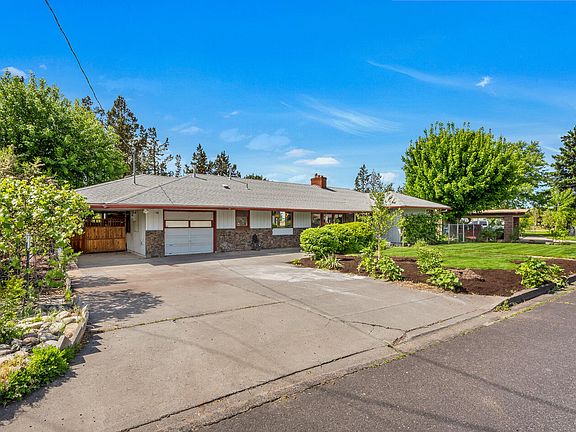 2nd image of 763 NW Canyon Dr