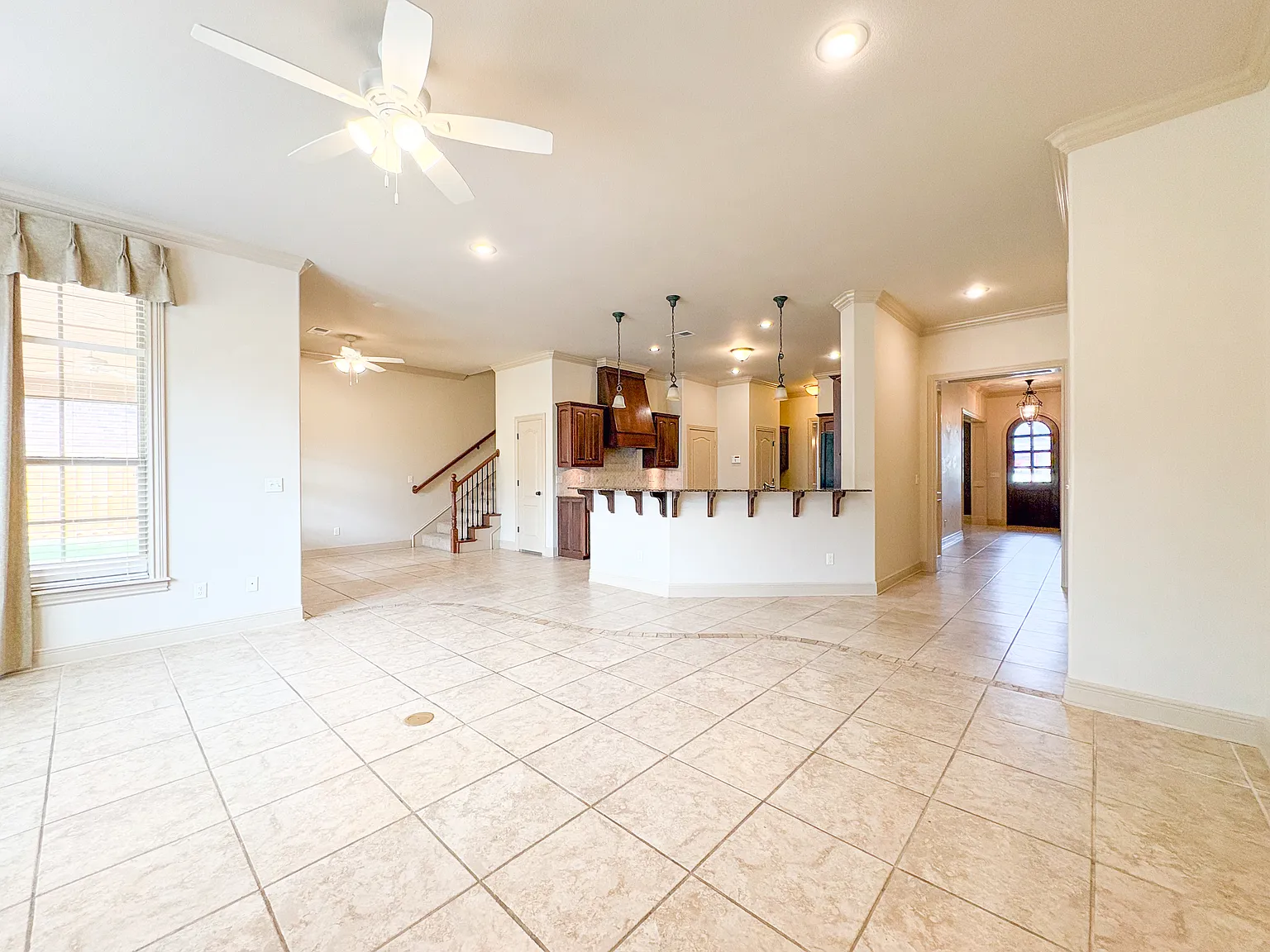4 bed, 3076 sqft, $2,850 — Photo 2