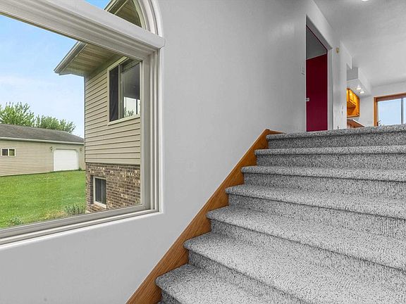 5th image of 303 S TYLER STREET