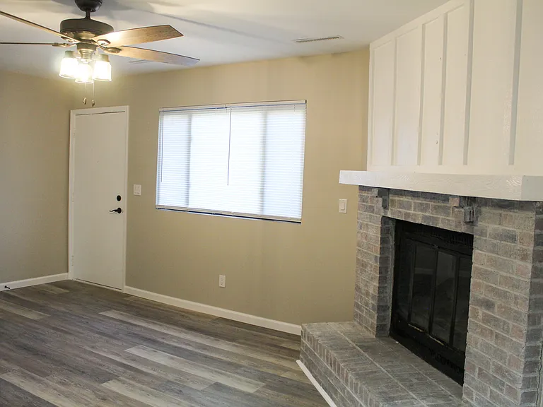 459 N Shiloh Ave — Photo 4