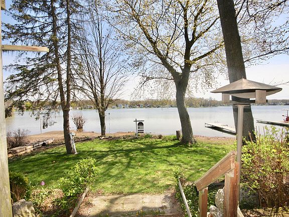 2nd image of 121 N Crooked Lake Dr