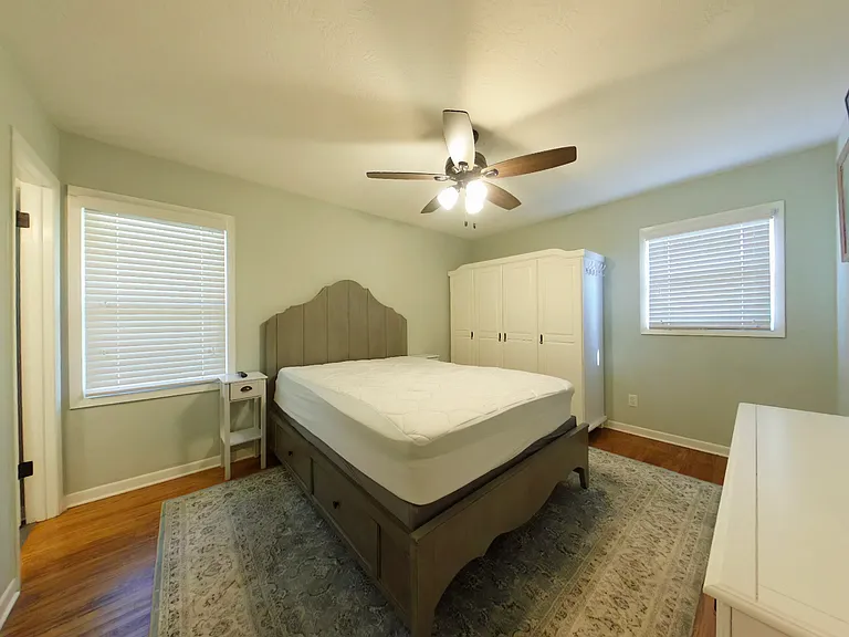 1117 Eisenhower Dr — Photo 11