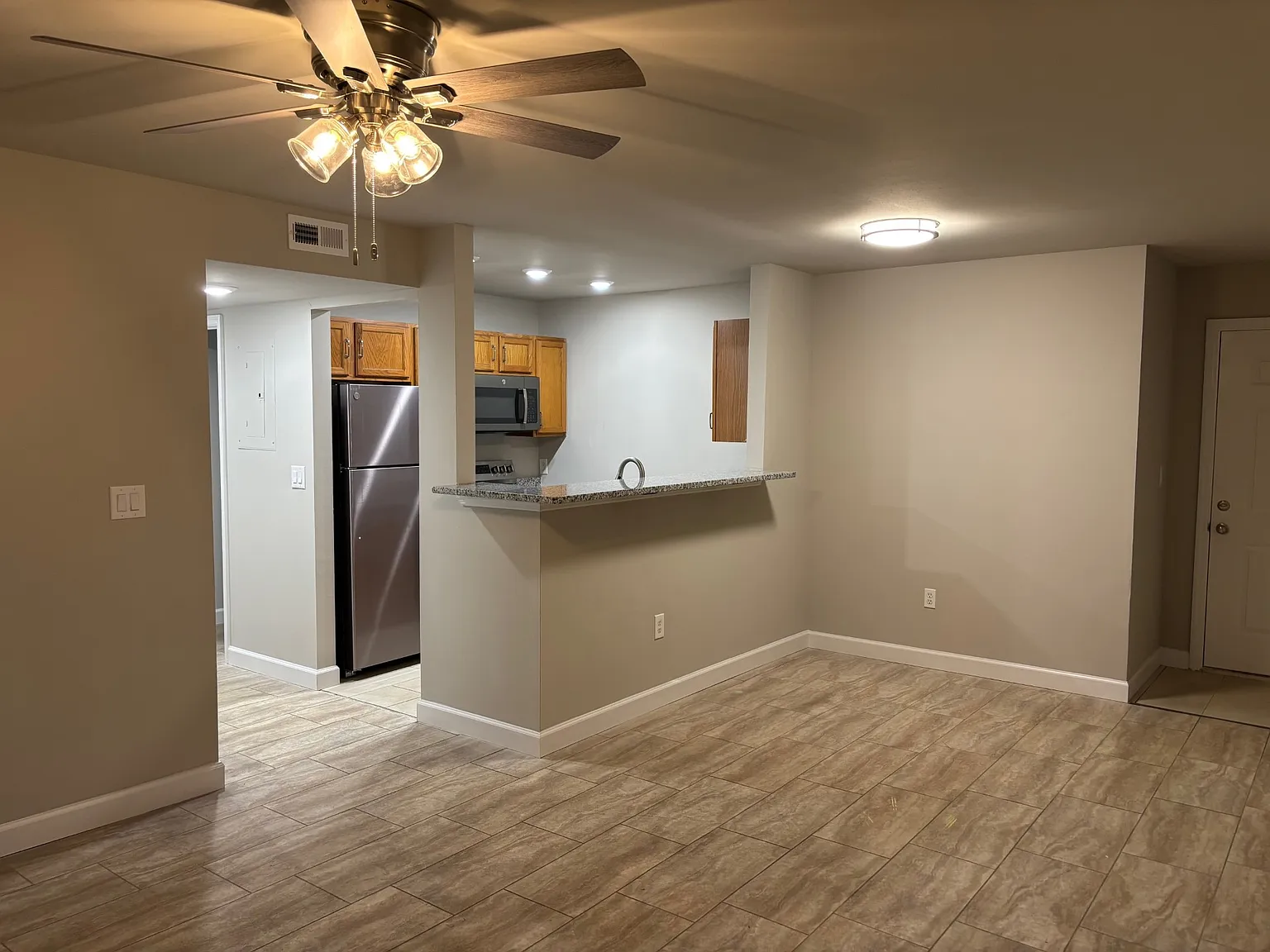 2 bed, 900 sqft, $1,350 — Photo 4