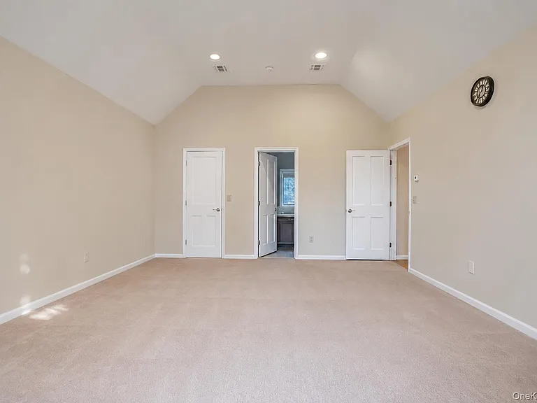 25 Round Hill Rd — Photo 7
