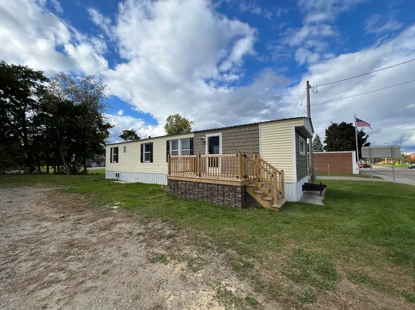 15 River St, Chateaugay, NY 12920