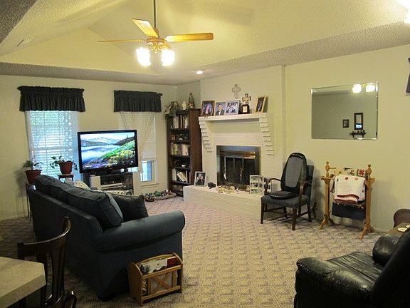 3rd image of 309 Edgewood Dr