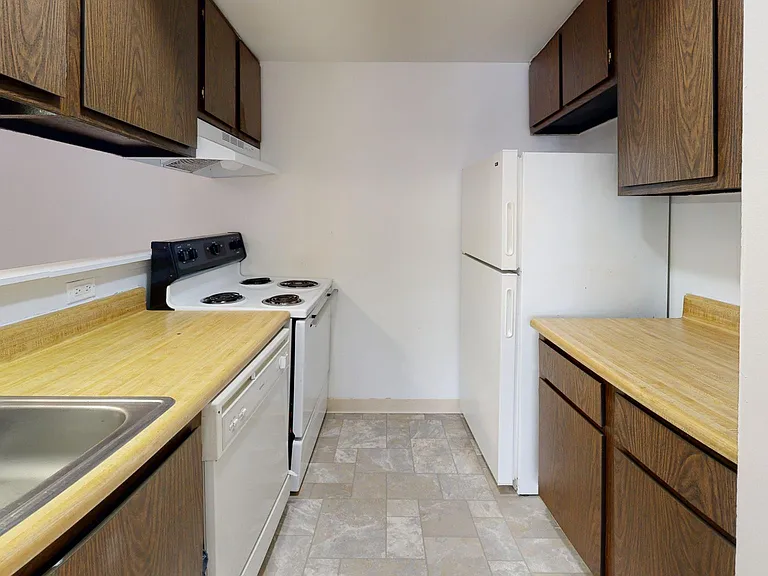 Country Meadow Apartments — Photo 36