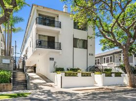 935 (10th Street), 5