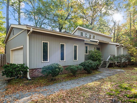 3rd image of 3200 Gordon Drive