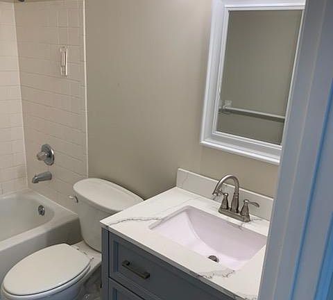 5th image of 6922 Beechmont Ave #9