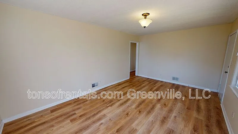 2 bed, 1.0 bath, 900 sqft, $875 — Photo 3