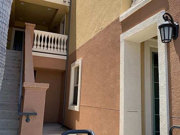 Second level has separate side entrance.