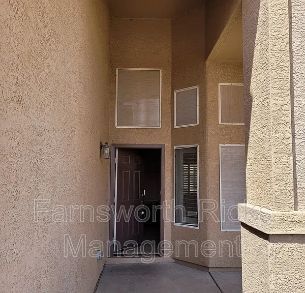 1270 W Flintlock Way — Photo 2