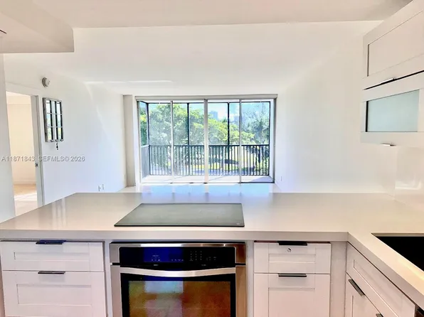 3301 N Country Club Dr APT 410, Aventura, FL 33180