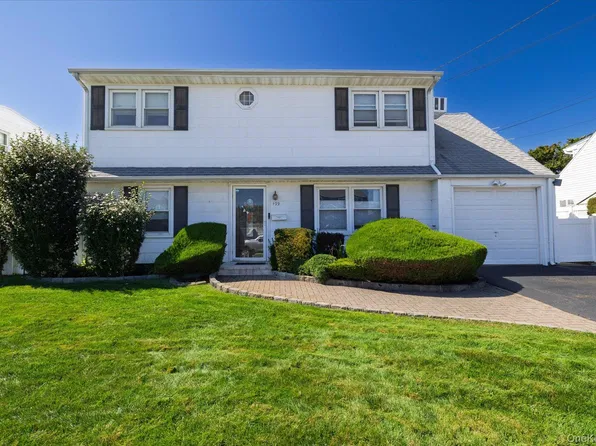 129 Arlyn Drive W, Massapequa, NY 11758
