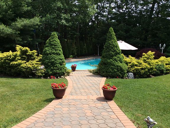 4th image of 7 Surrey Ln