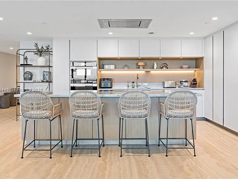 1135 103rd St #Penthouse 2 — Photo 6